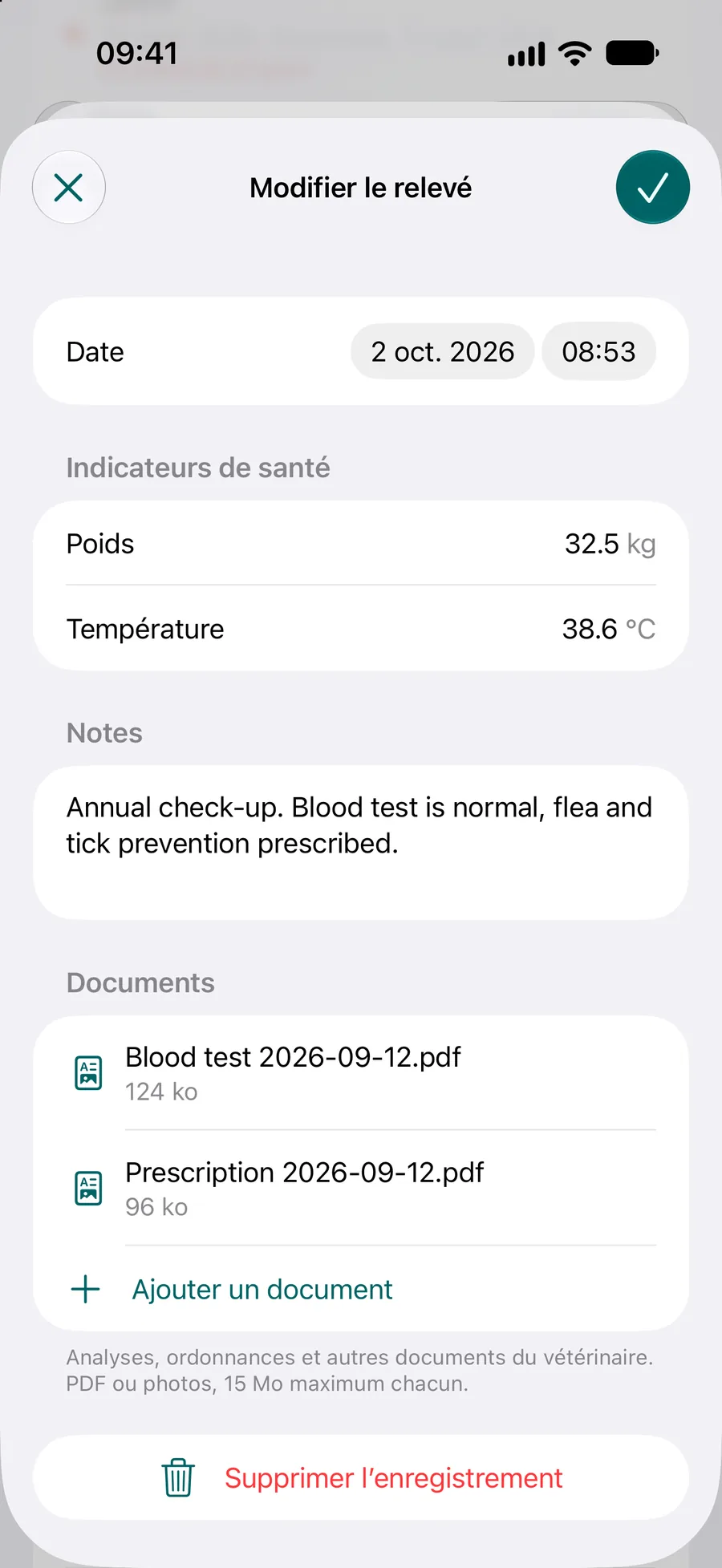 App Pettify : fiche de santé avec un poids de 32,5 kg, une température de 38,6 °C, une note et deux documents PDF