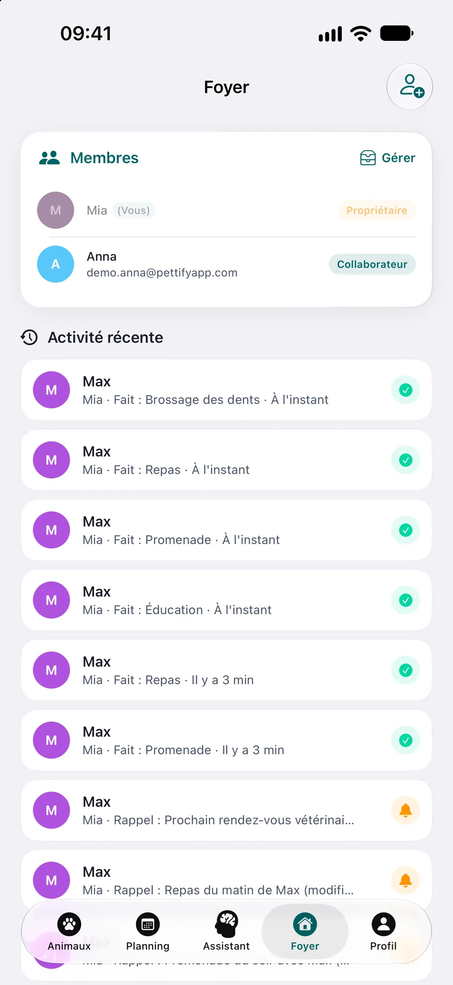 App Pettify : écran Foyer avec les membres et le fil Activité récente
